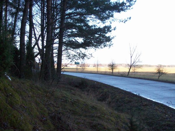 Południowy wjazd do wsi